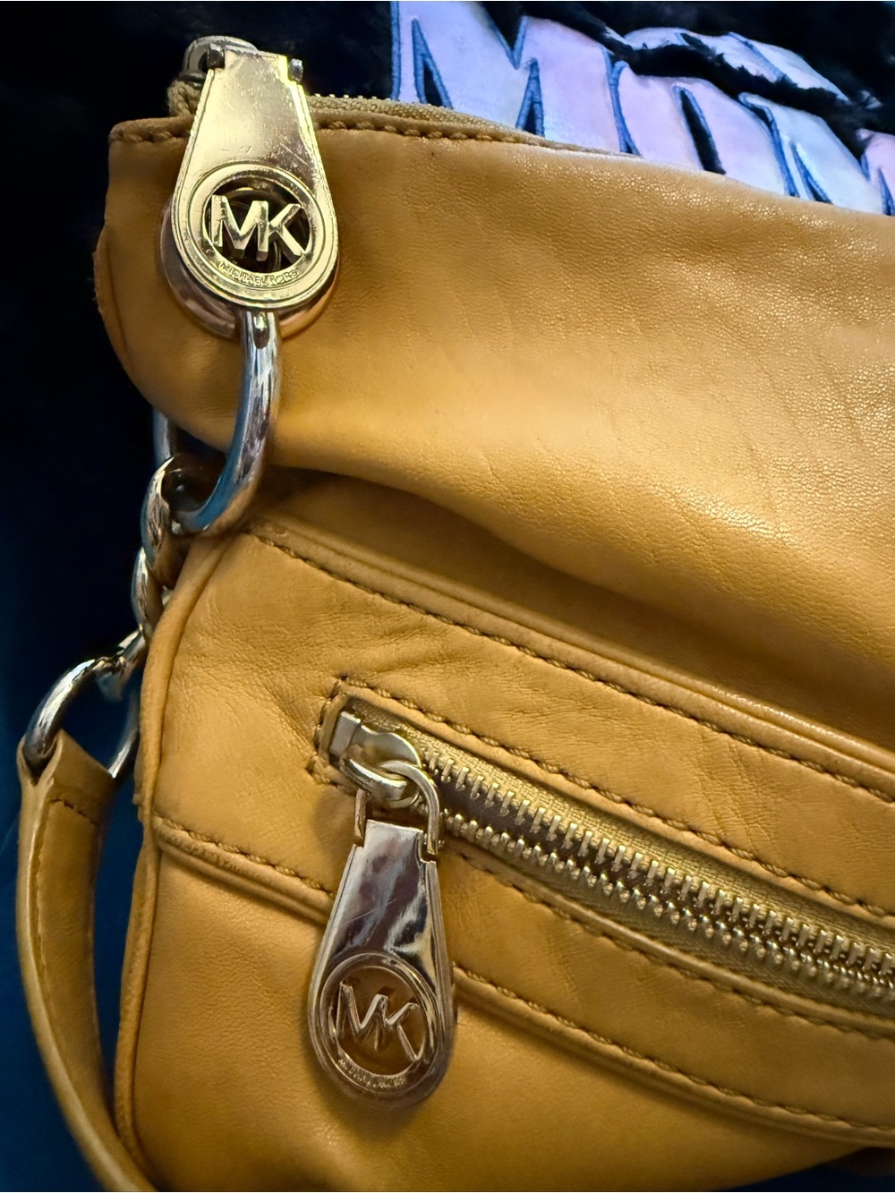 Classy Michael Kors Tan Leather Shoulder Bag with Gold Hardware - Picture 7 of 7